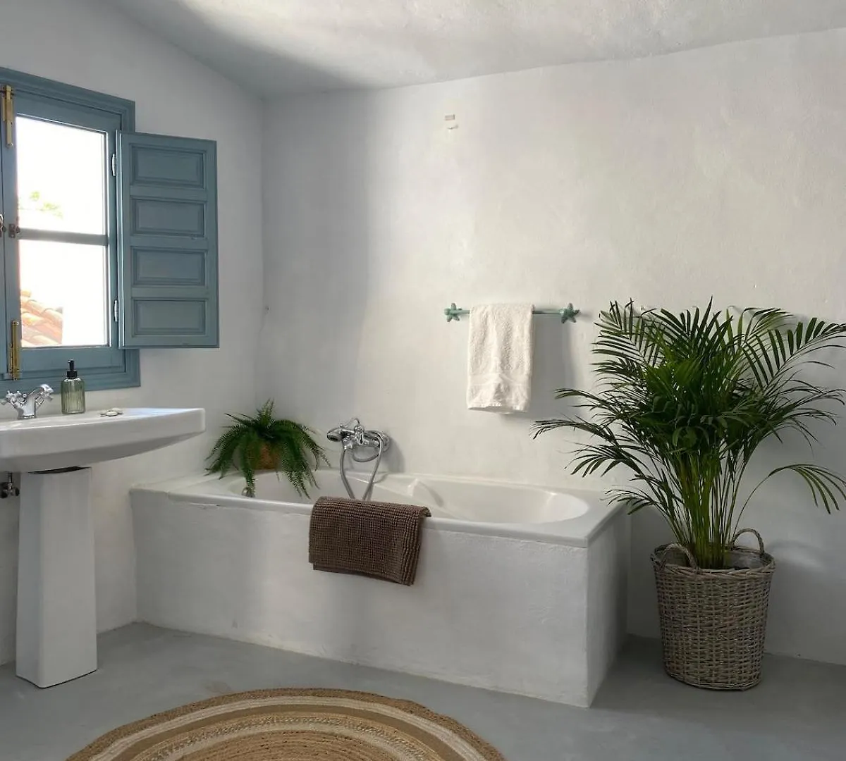 Village Town House With Sea Views And Roof Top Terrace Frigiliana